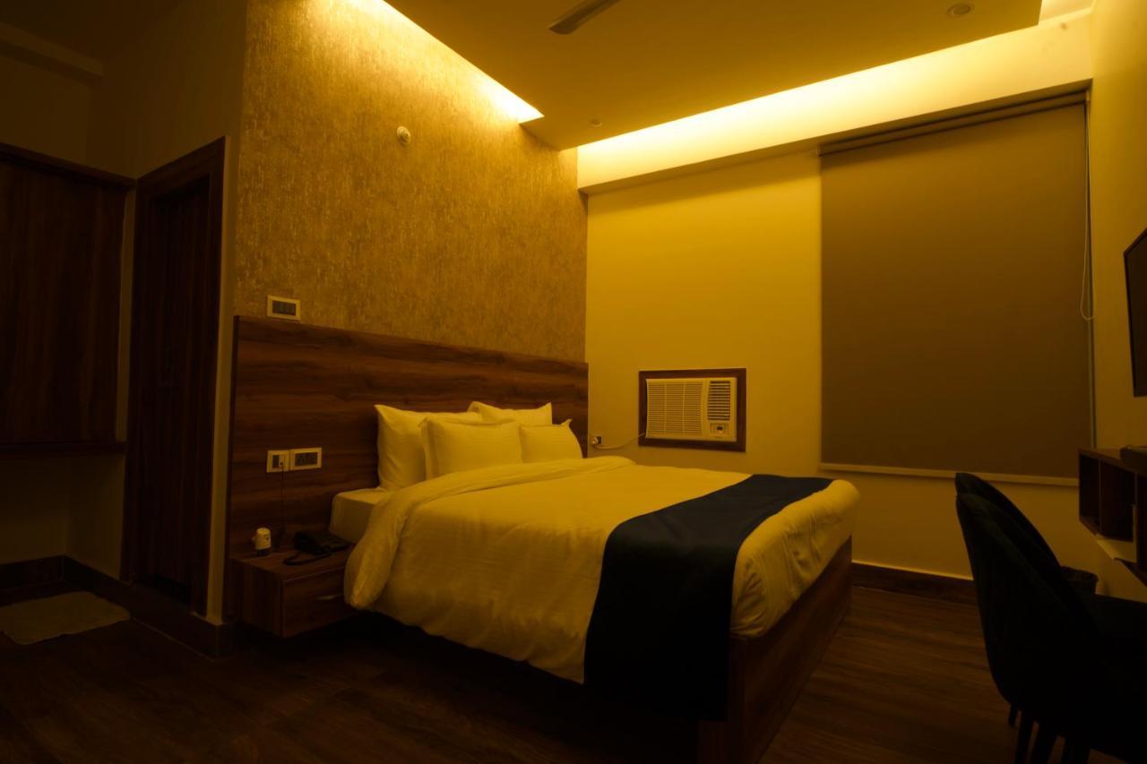 Hotel Dolphin Club Chinhat Exterior foto