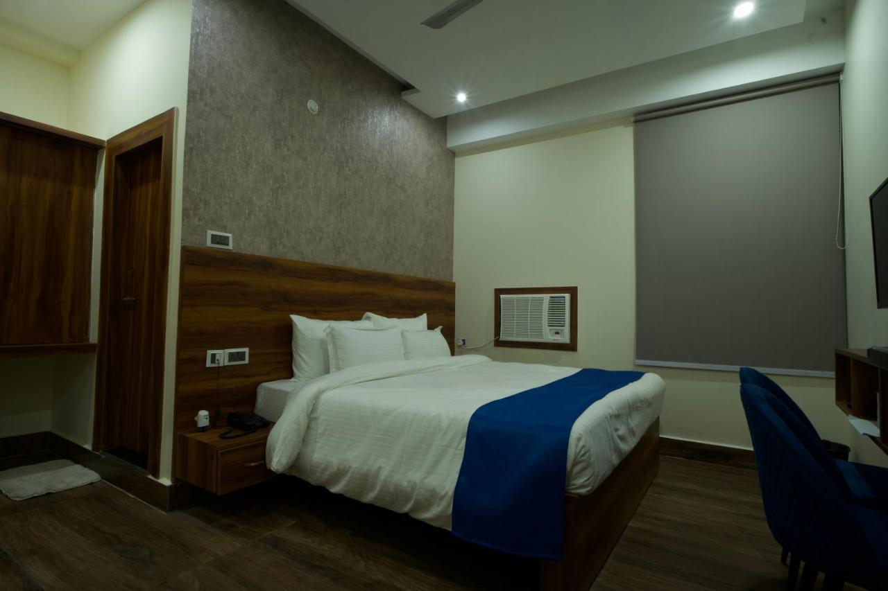 Hotel Dolphin Club Chinhat Exterior foto